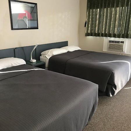 Plains Motor Inn Stettler Екстериор снимка