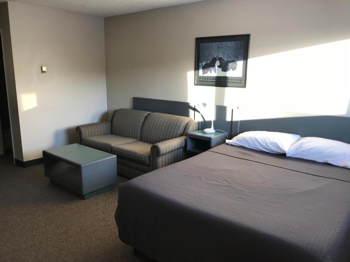 Plains Motor Inn Stettler Екстериор снимка