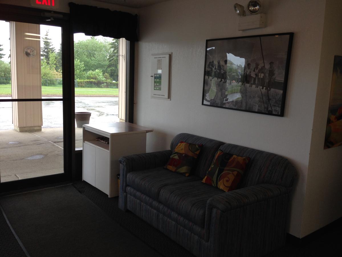 Plains Motor Inn Stettler Екстериор снимка