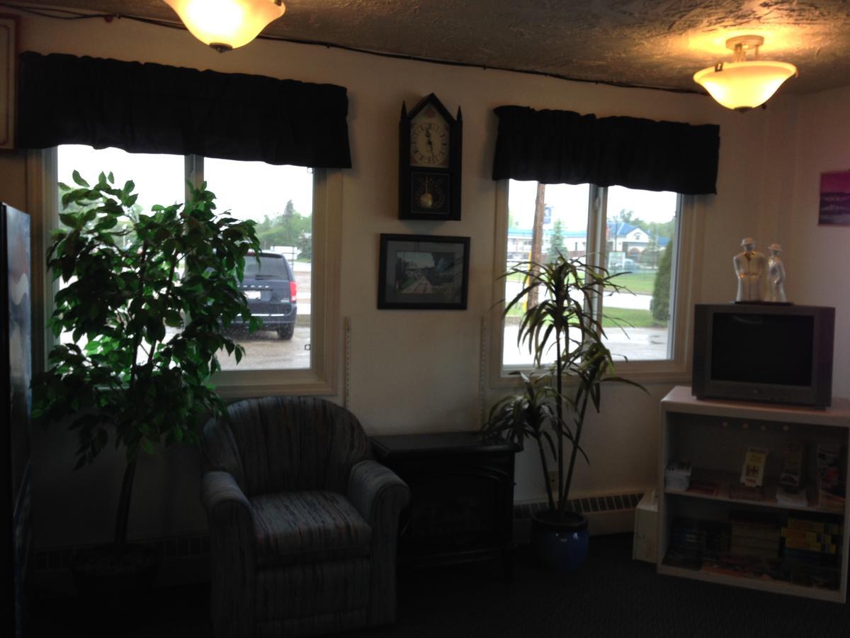 Plains Motor Inn Stettler Екстериор снимка