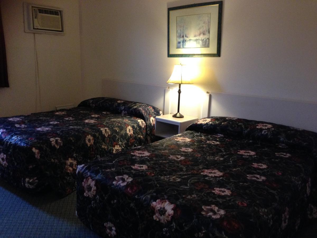 Plains Motor Inn Stettler Екстериор снимка