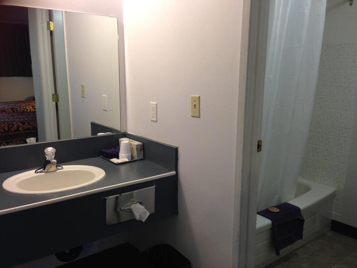 Plains Motor Inn Stettler Екстериор снимка