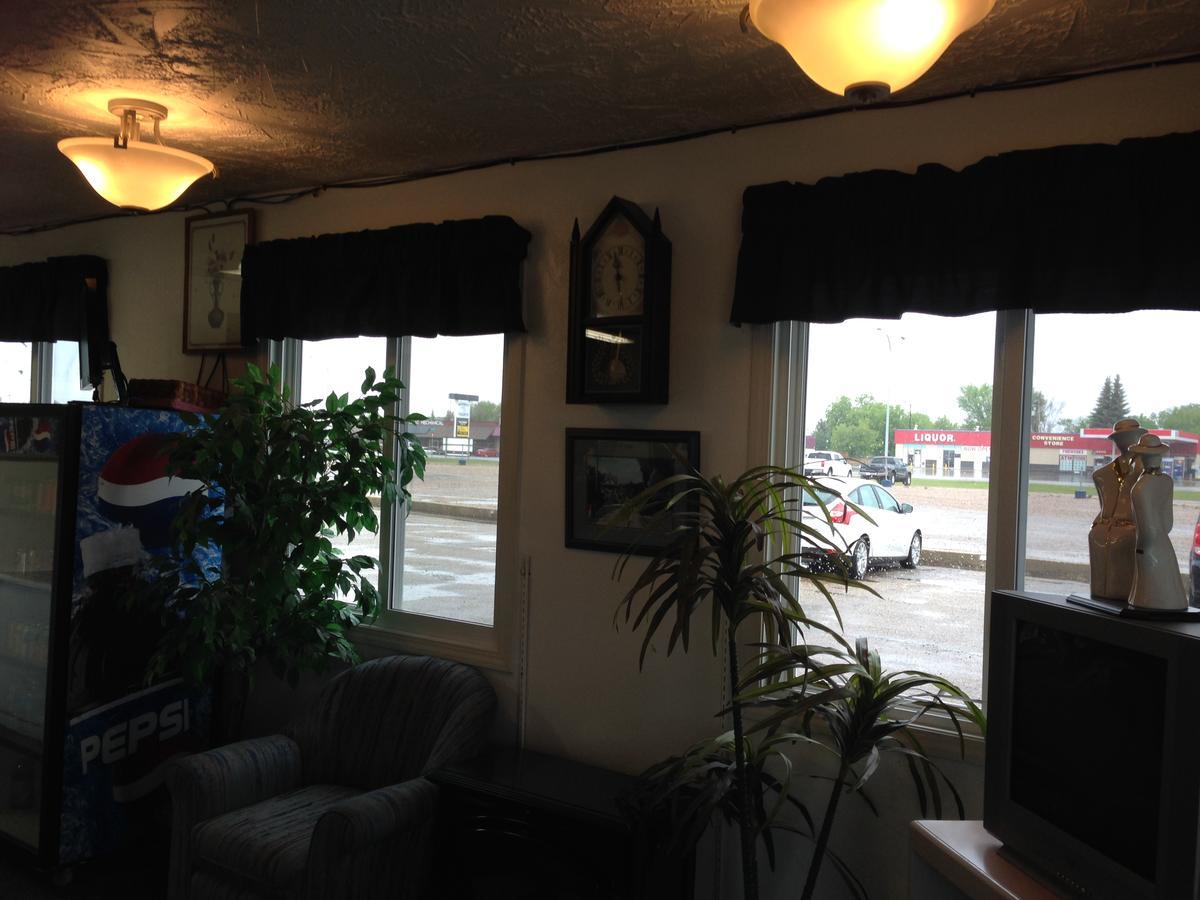 Plains Motor Inn Stettler Екстериор снимка