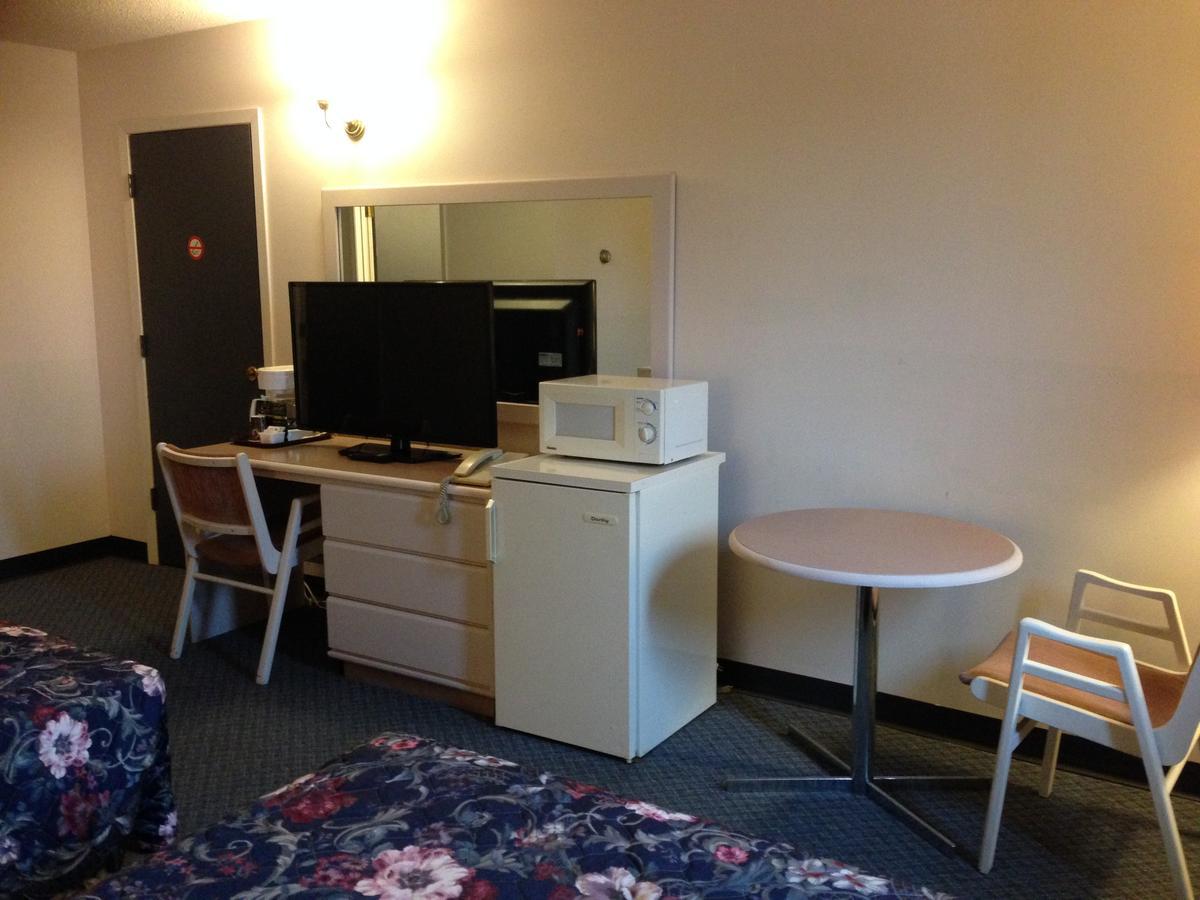Plains Motor Inn Stettler Екстериор снимка